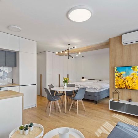 Lam Concrete - Ac - Balcony Appartement Bratislava Buitenkant foto