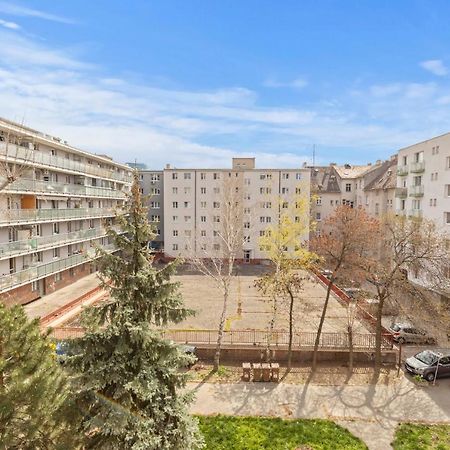 Lam Concrete - Ac - Balcony Appartement Bratislava Buitenkant foto
