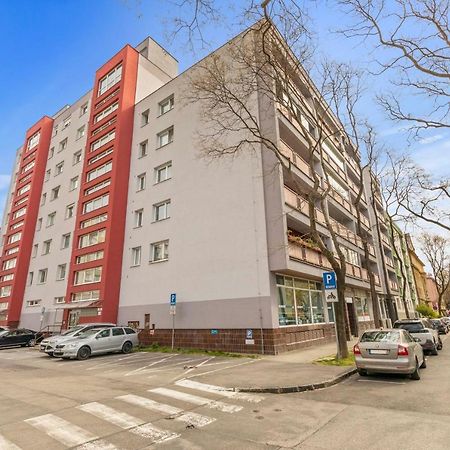 Lam Concrete - Ac - Balcony Appartement Bratislava Buitenkant foto