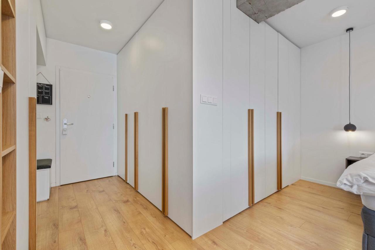 Lam Concrete - Ac - Balcony Appartement Bratislava Buitenkant foto