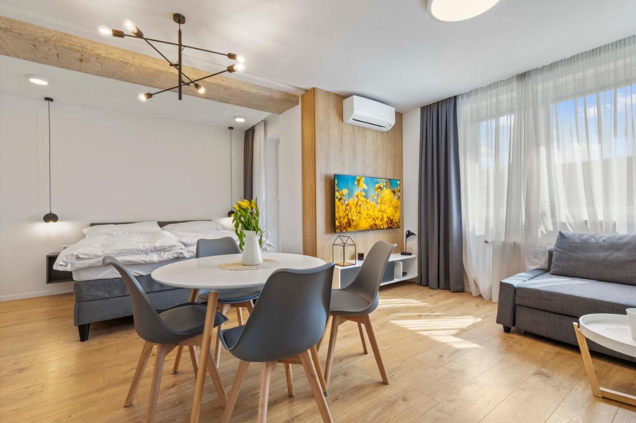 Lam Concrete - Ac - Balcony Appartement Bratislava Buitenkant foto